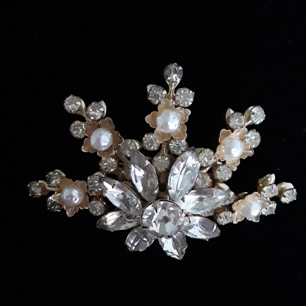 Vintage Brooch with Faux Diamonds and Pearls